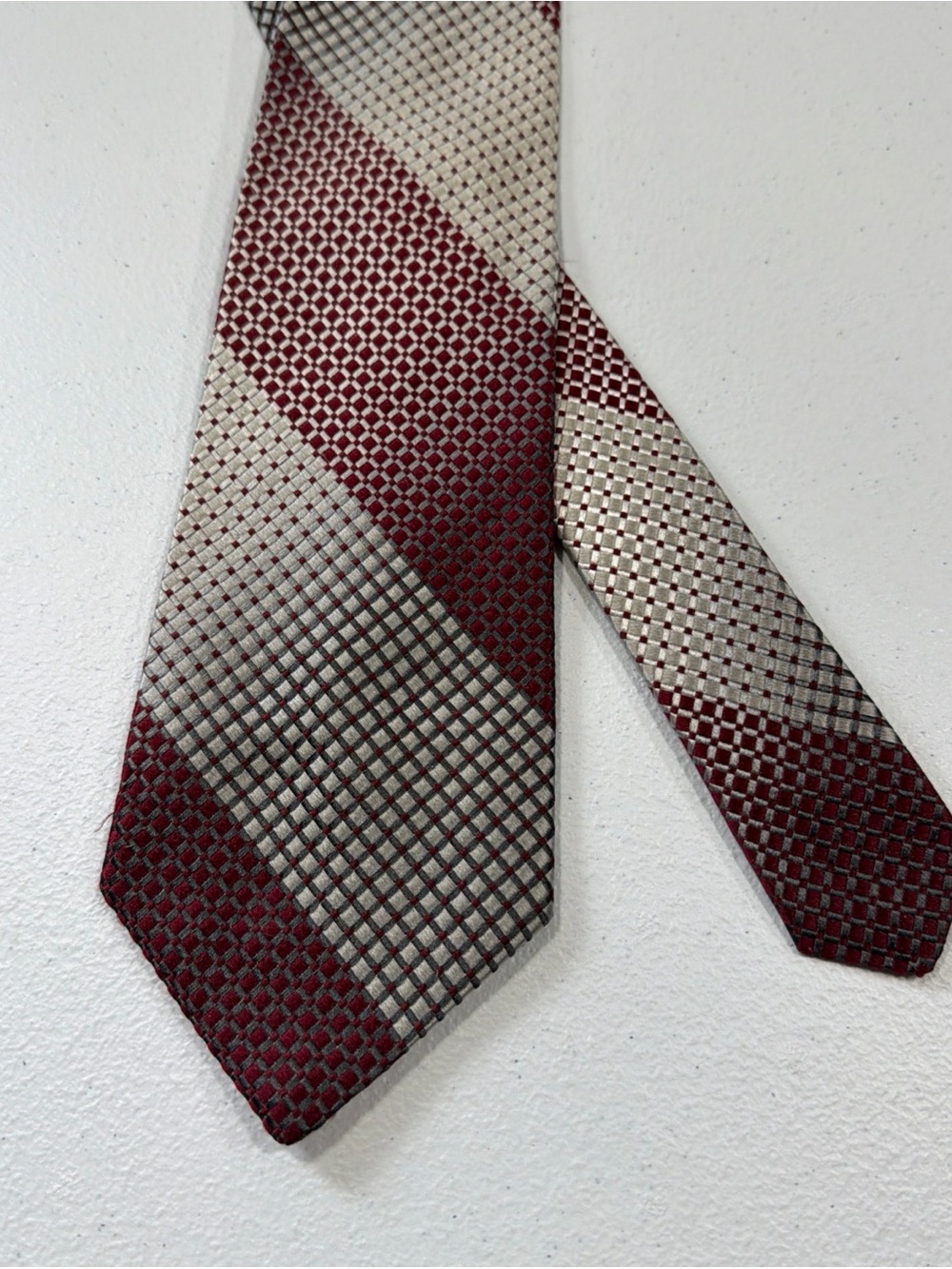 Neusteters Tie Necktie Red & Silver Striped Silk Tie 55”x3.5”